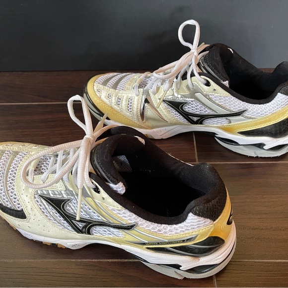 Mizuno wave lightning 7 shoes product code 9KV-18309 women’s size 11 - Picture 5 of 8